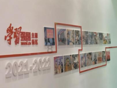 南登杜陵上，北望五陵间。秋水明落日，流光灭远山